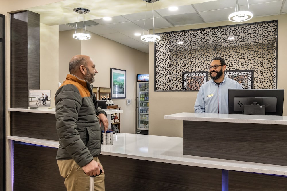 Candlewood Suites 3/48