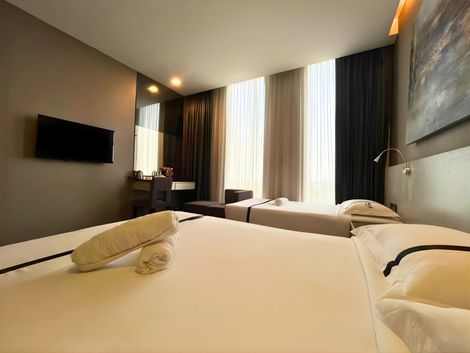 Family 3, Family, Kingston Hotel 26 at One City Subang, Selangor 2/2