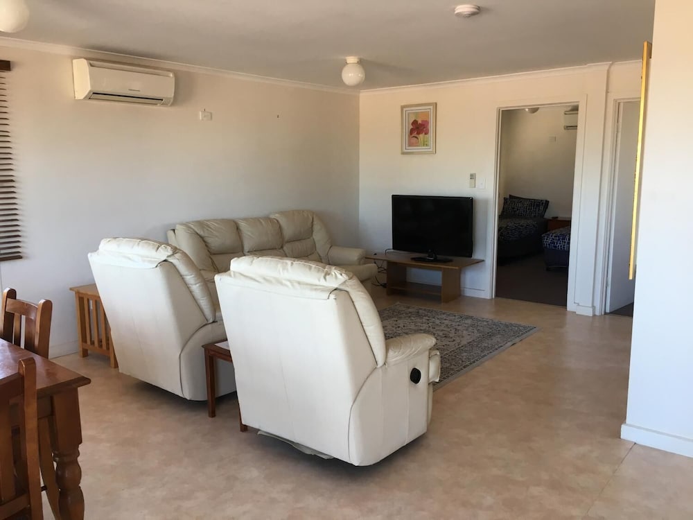 AIRPORT WHYALLA MOTEL 26/58
