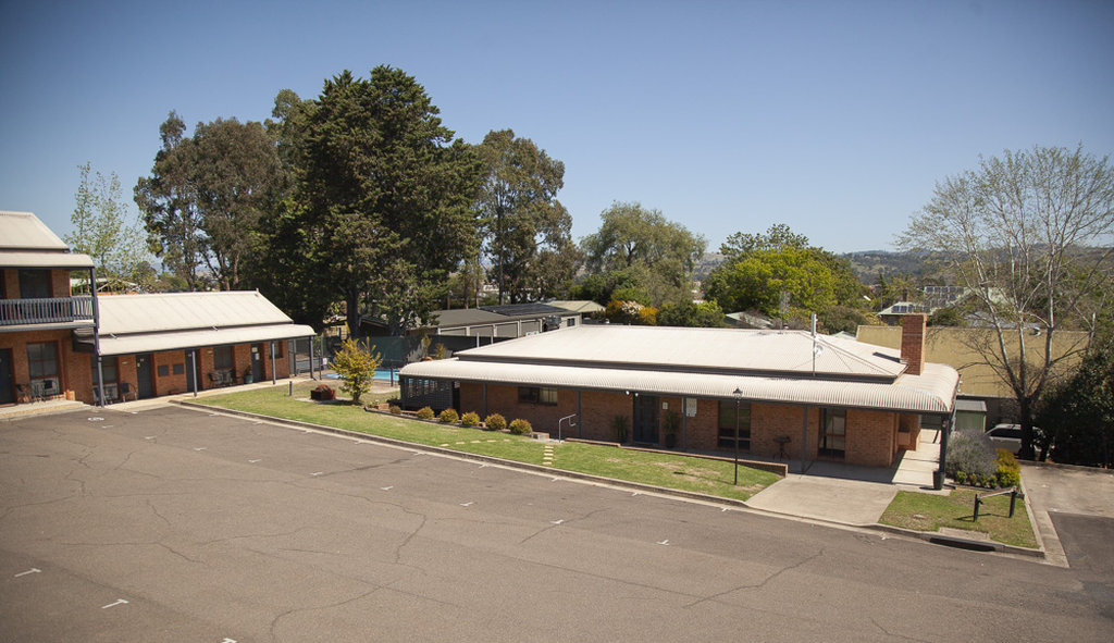 Bega Downs Motor Inn 10/44