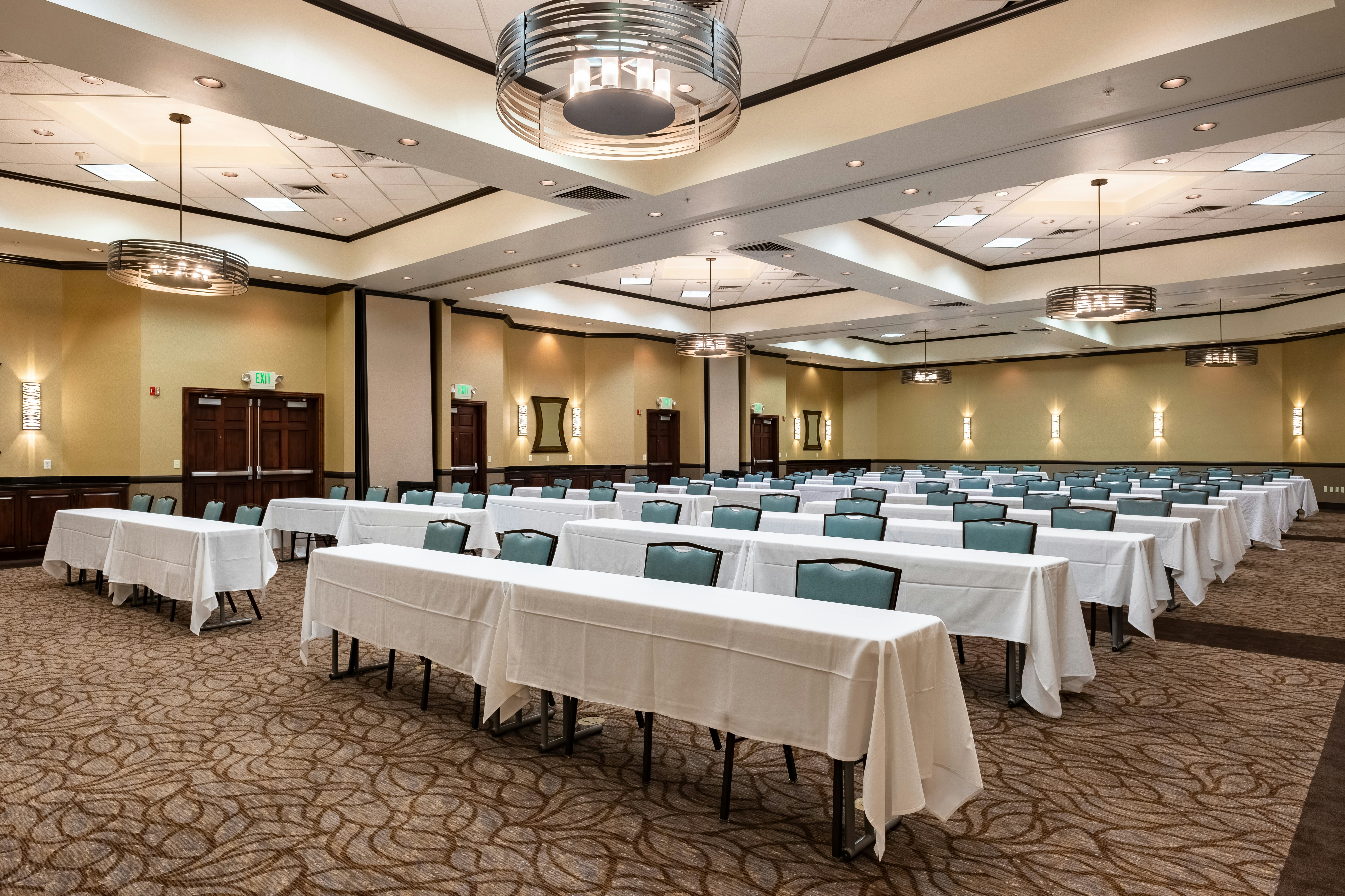 Hampton Inn Suites Salt Lake City Airport 32/82
