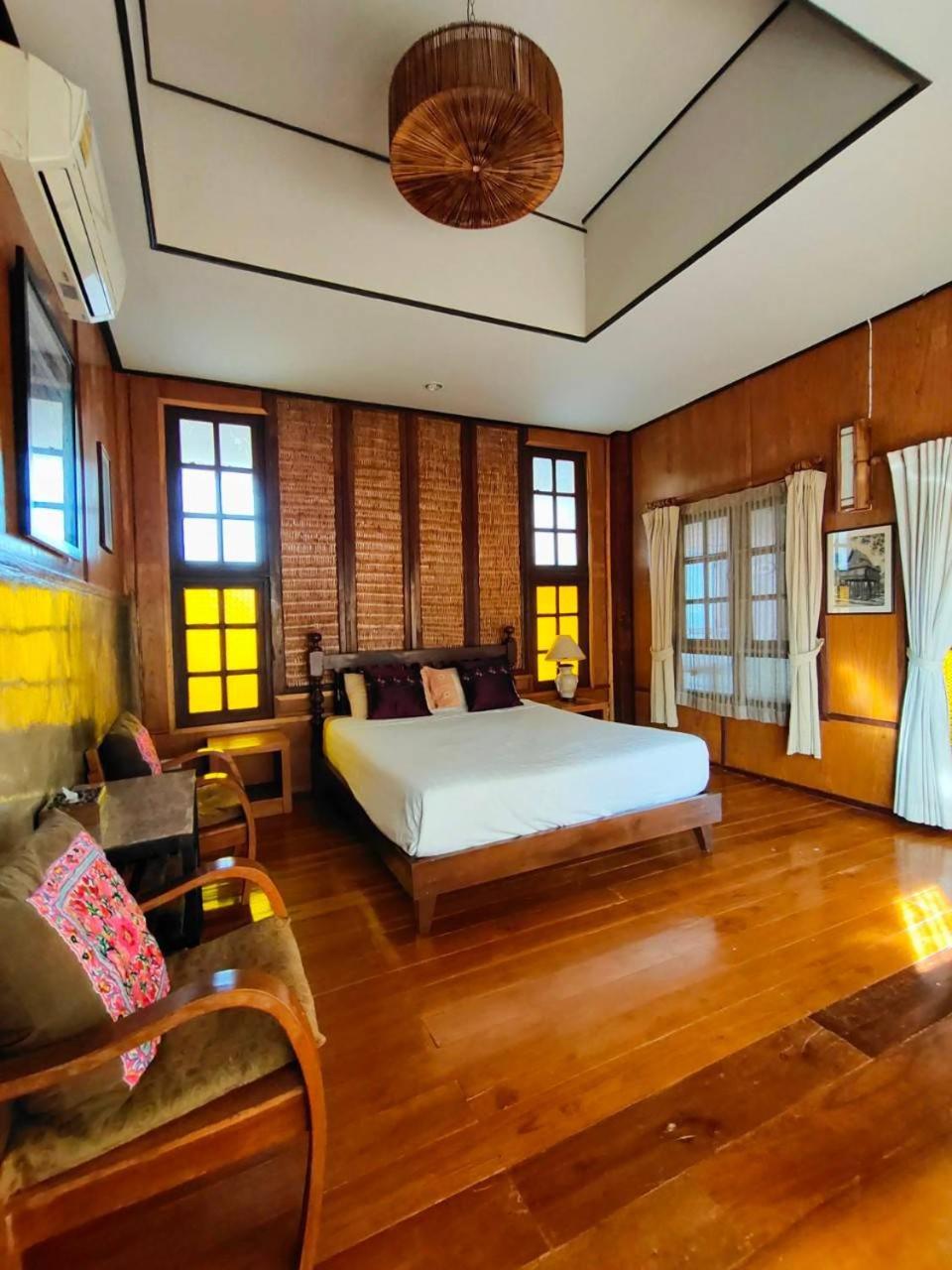 Tawan, Cottage