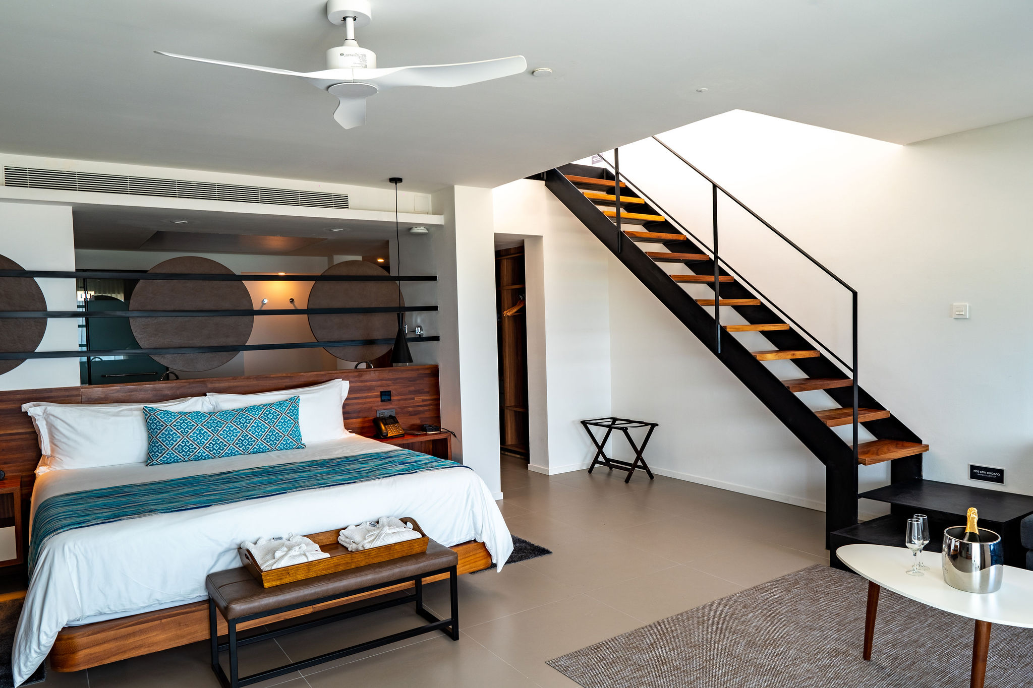 Club, Plunge Pool