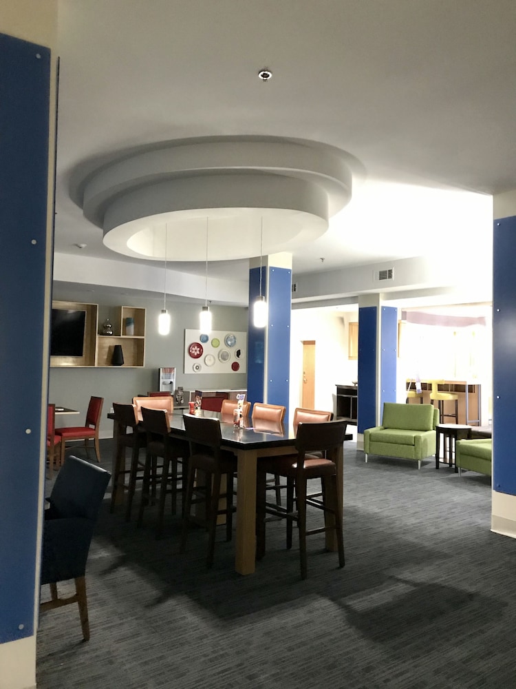 Holiday Inn Express And Suites Winona North 52/68