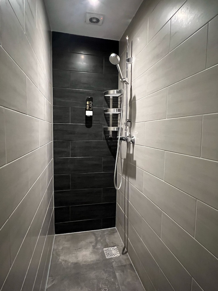 Amigo Budget Hotel 30/50