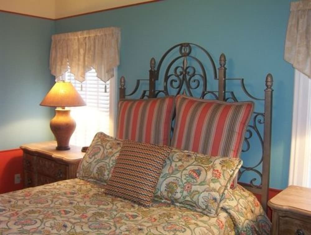 Hidden Garden Cottages Bed &amp; Breakfast 29/49