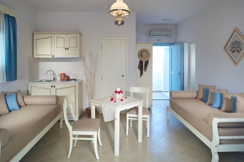 Perigiali Hotel 24/50
