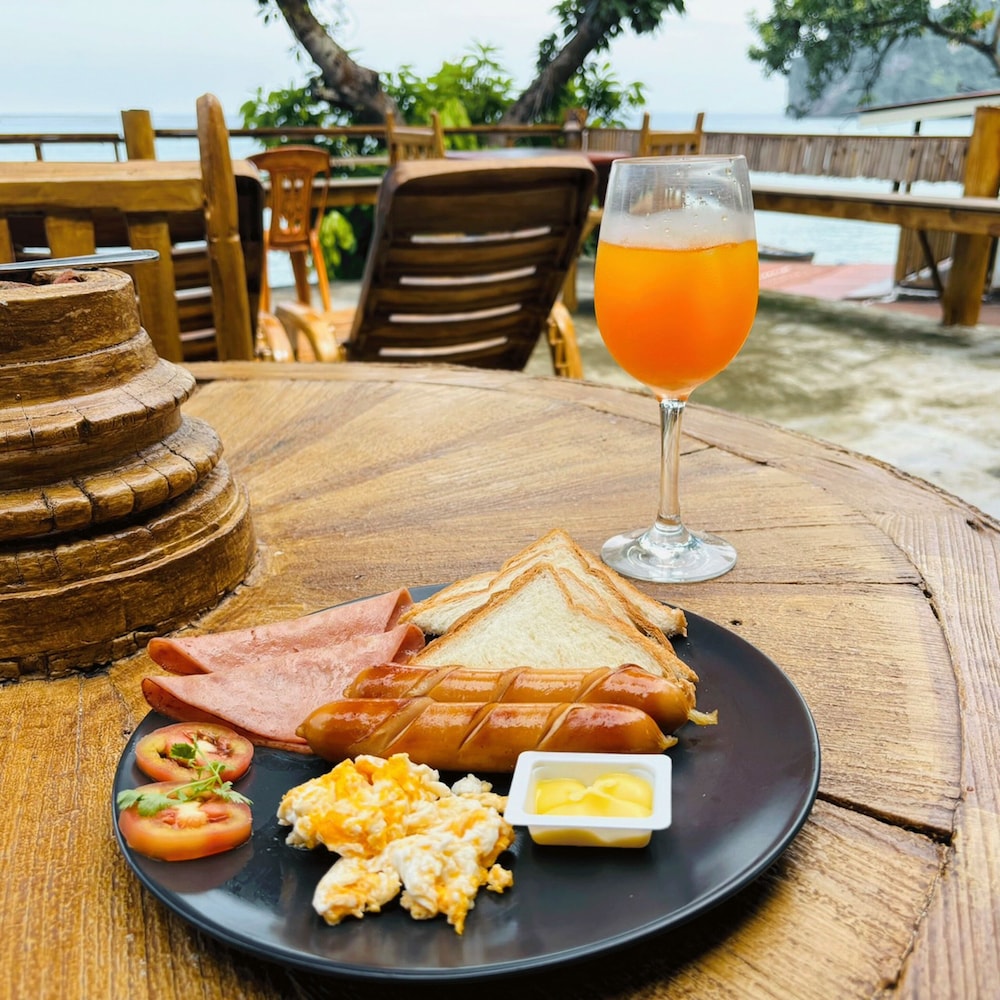 Phi Phi Cozy Seafront Resort 48/67