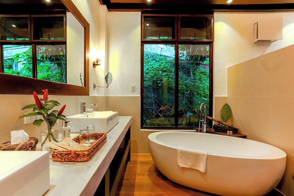 Lihim Resorts 74/75