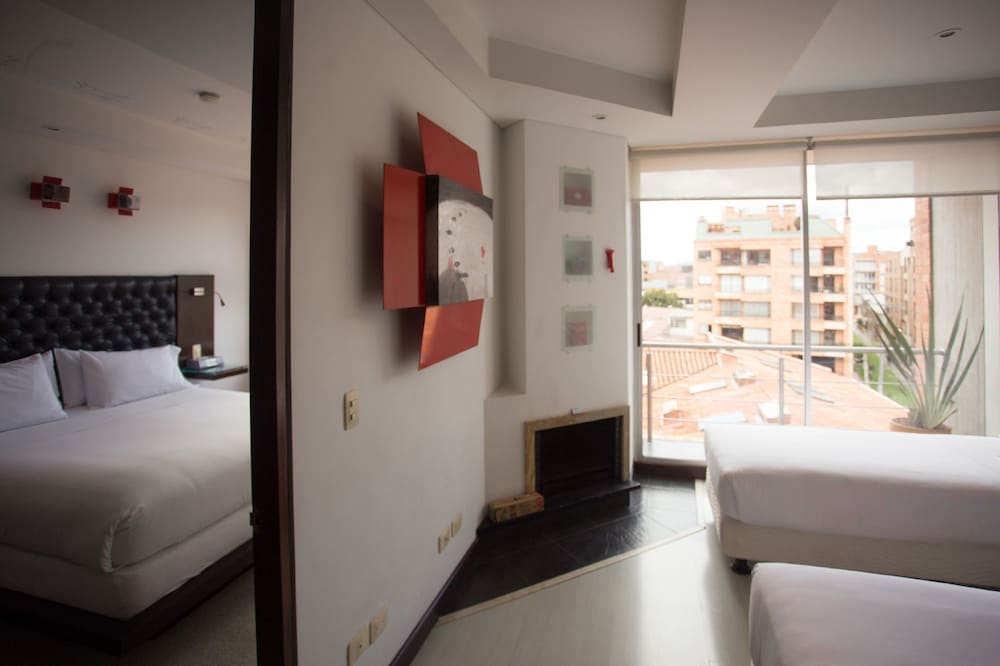 104 Art Suites 19/62