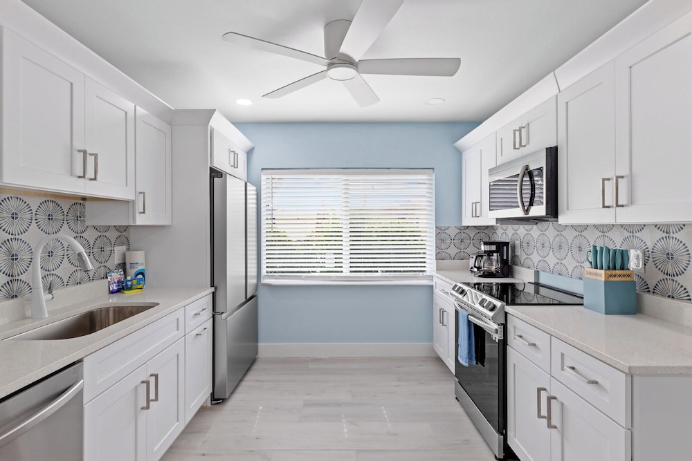 THE Palmview AND Sandpiper Inns 40/64