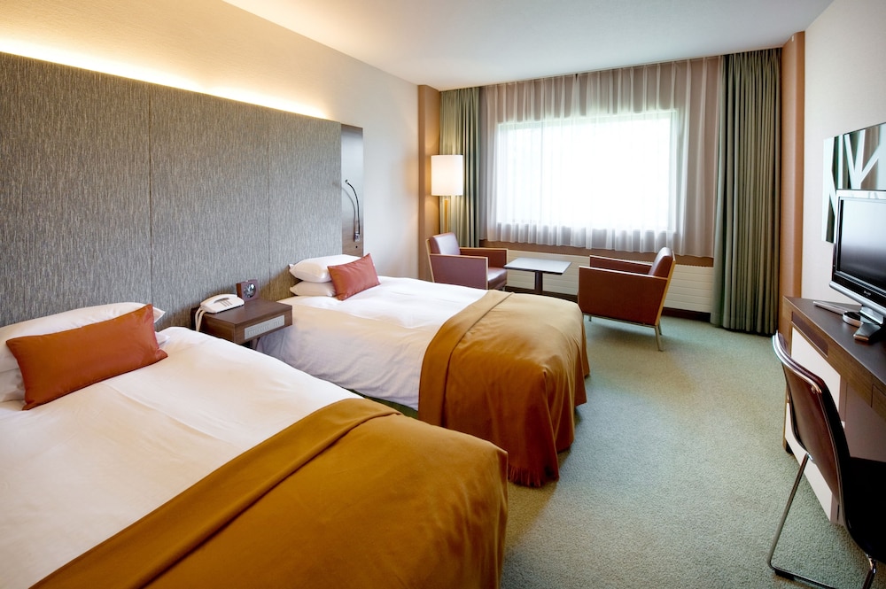RENOVATED, HOLLYWOOD, DELUXE, TWIN BEDS, PRIVATE BATHROOM