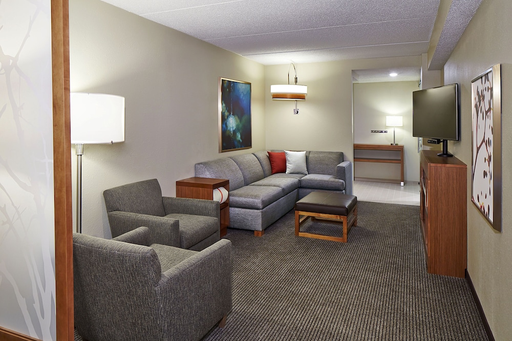 Hyatt Place Lansing – East 27/43