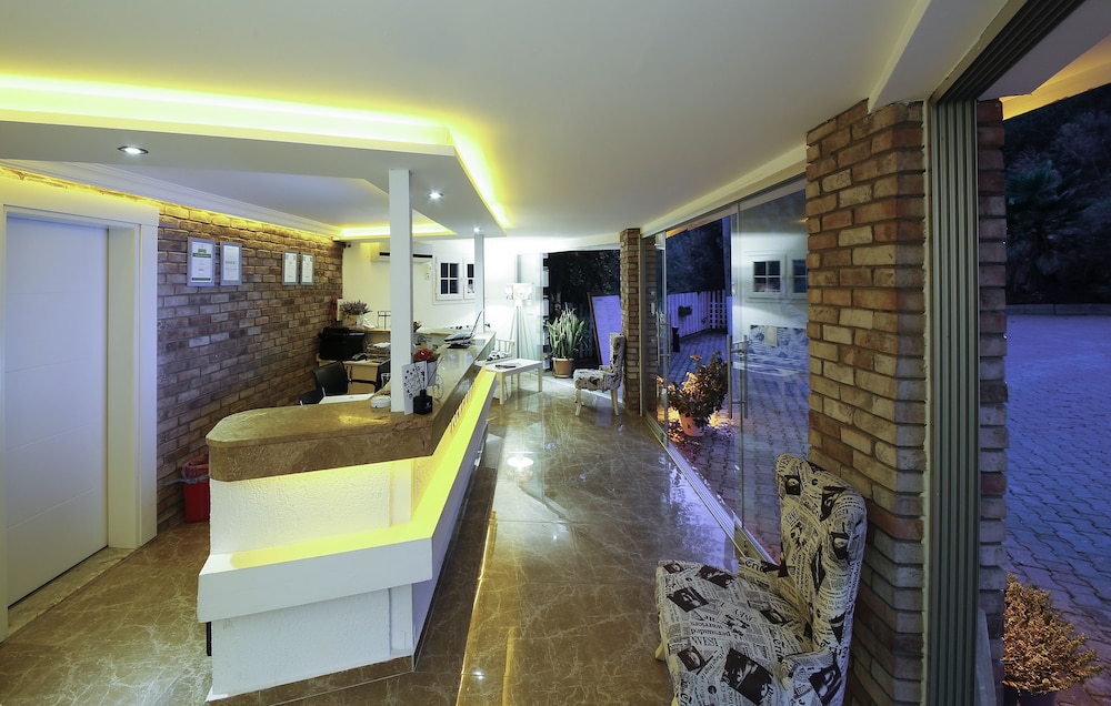 Morina Deluxe Hotel 8/50