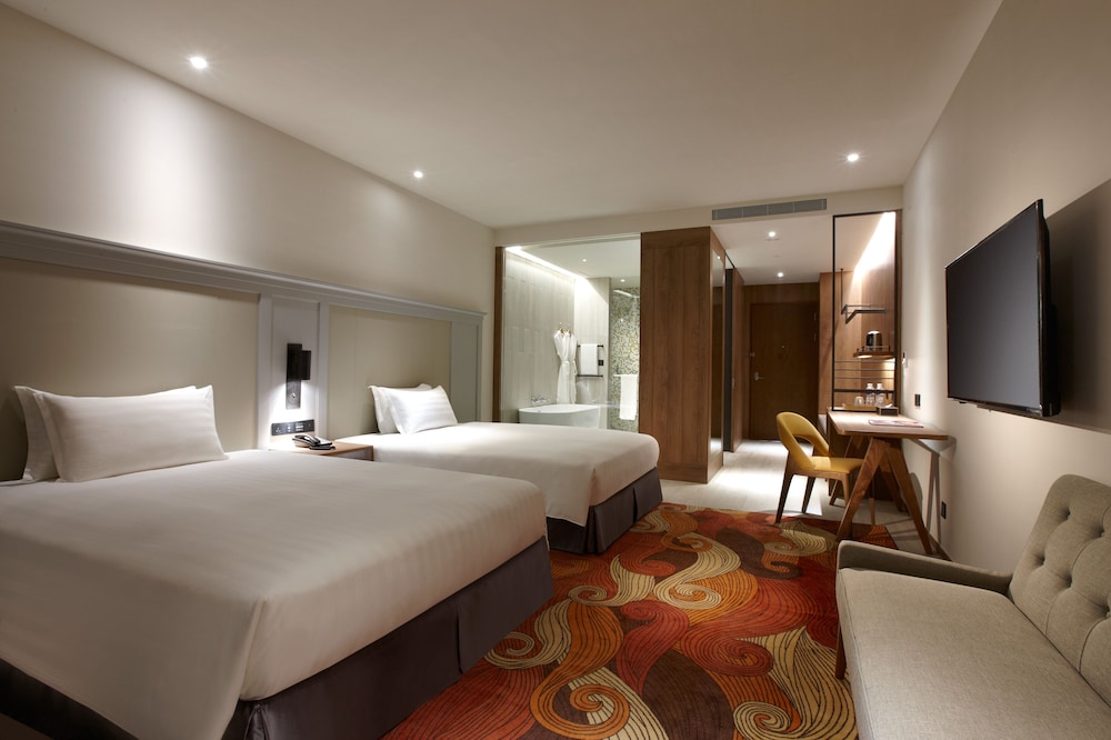 Discovery Hotel 14/65