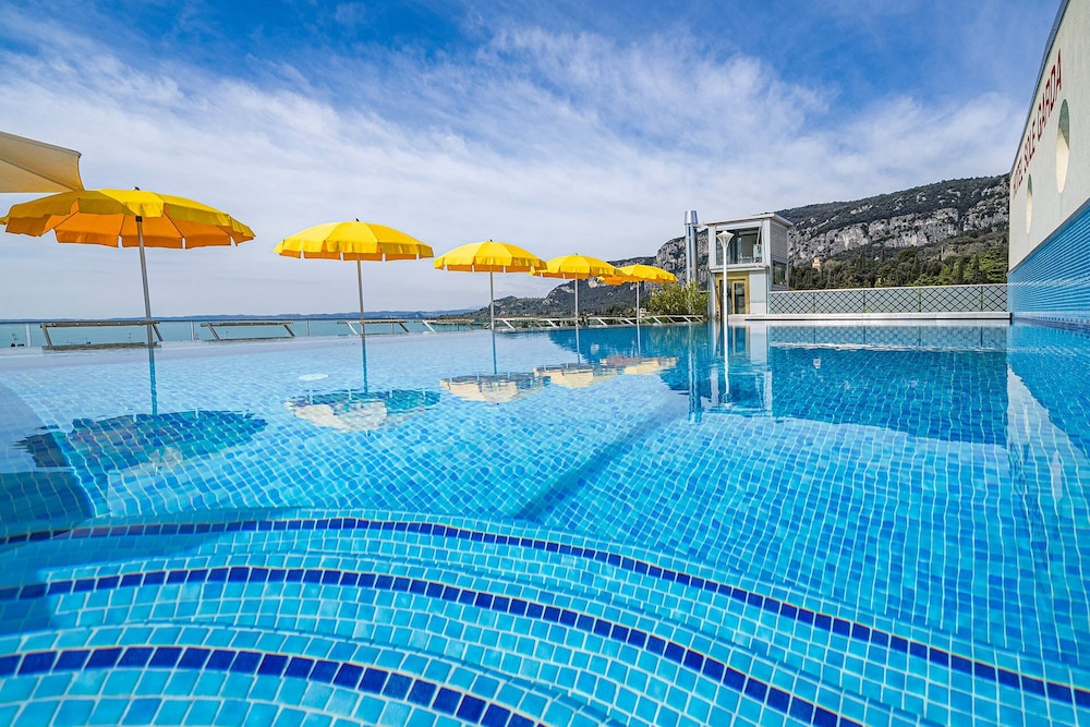 Sky Pool Hotel Sole Garda 38/68