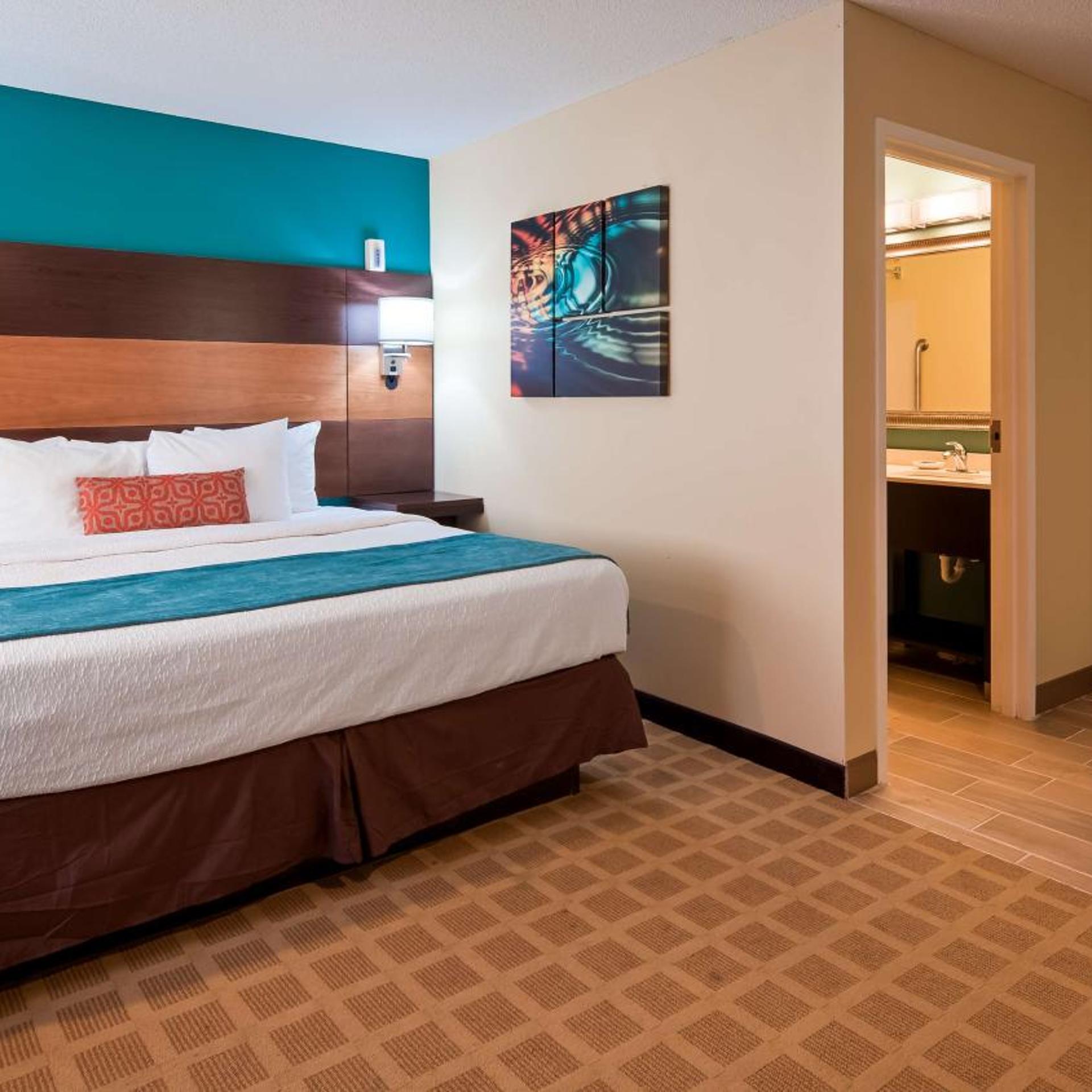 Room, Queen Bed, Bathtub, Accessible