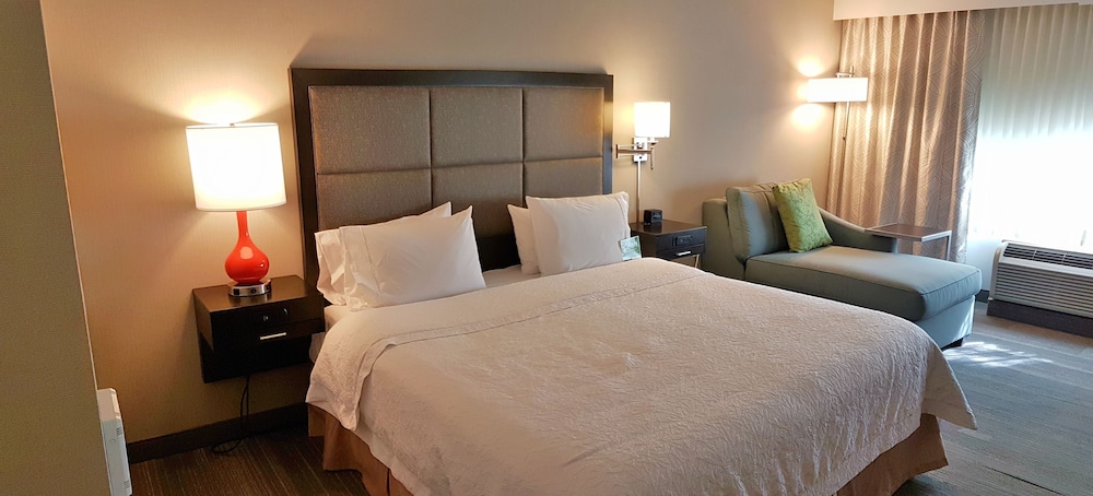 Hampton Inn & Suites By Hilton Calgary- University Northwest 7/61