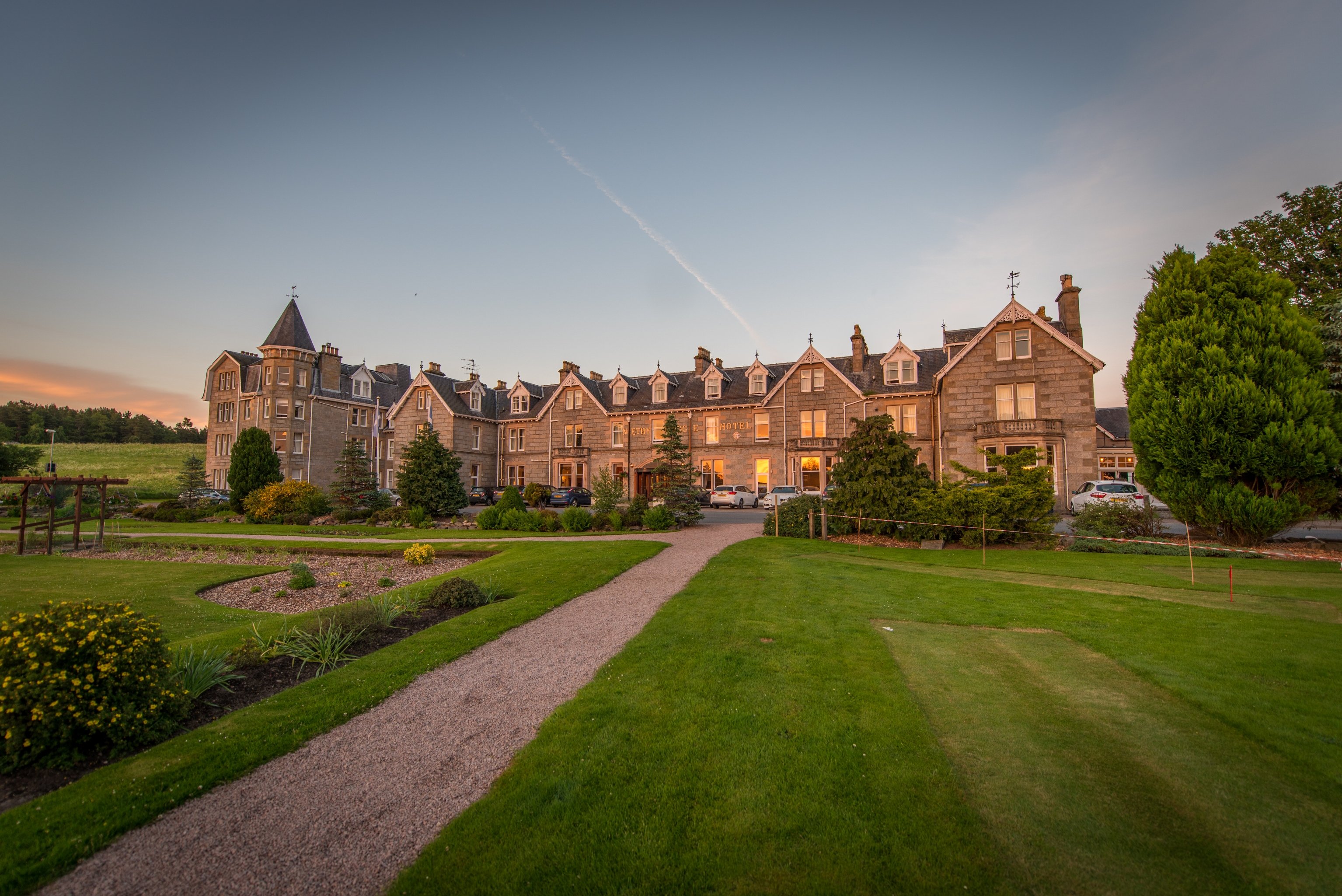 NETHYBRIDGE HOTEL 66/71