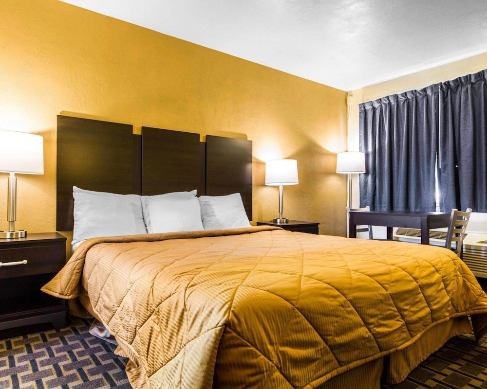 Econo Lodge Sacramento Convention Center 16/26