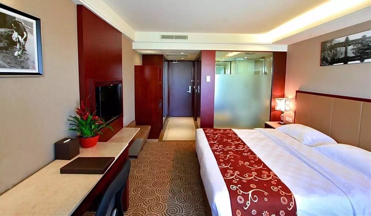 ROOM, DOUBLE BED