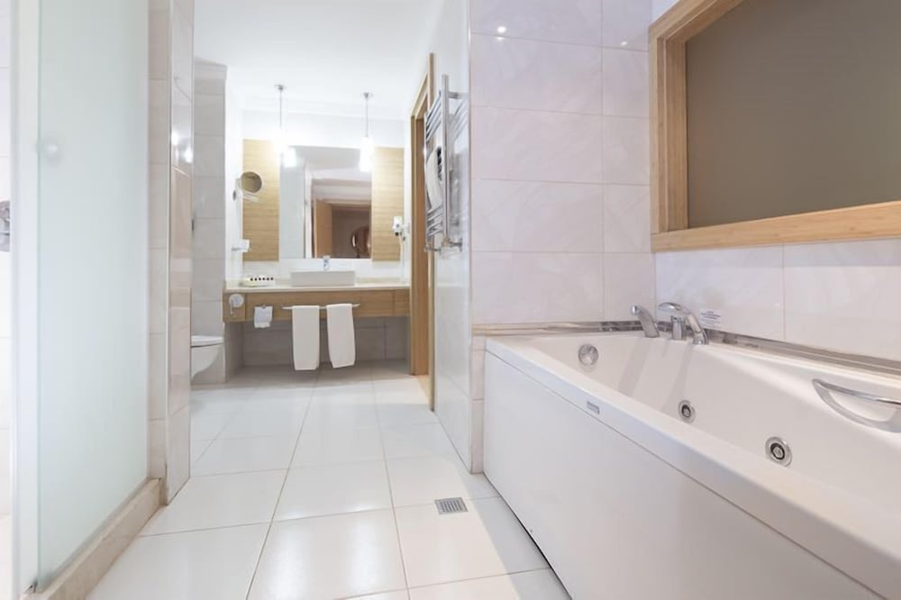 Korel Thermal Resort Clinic & Spa 52/53