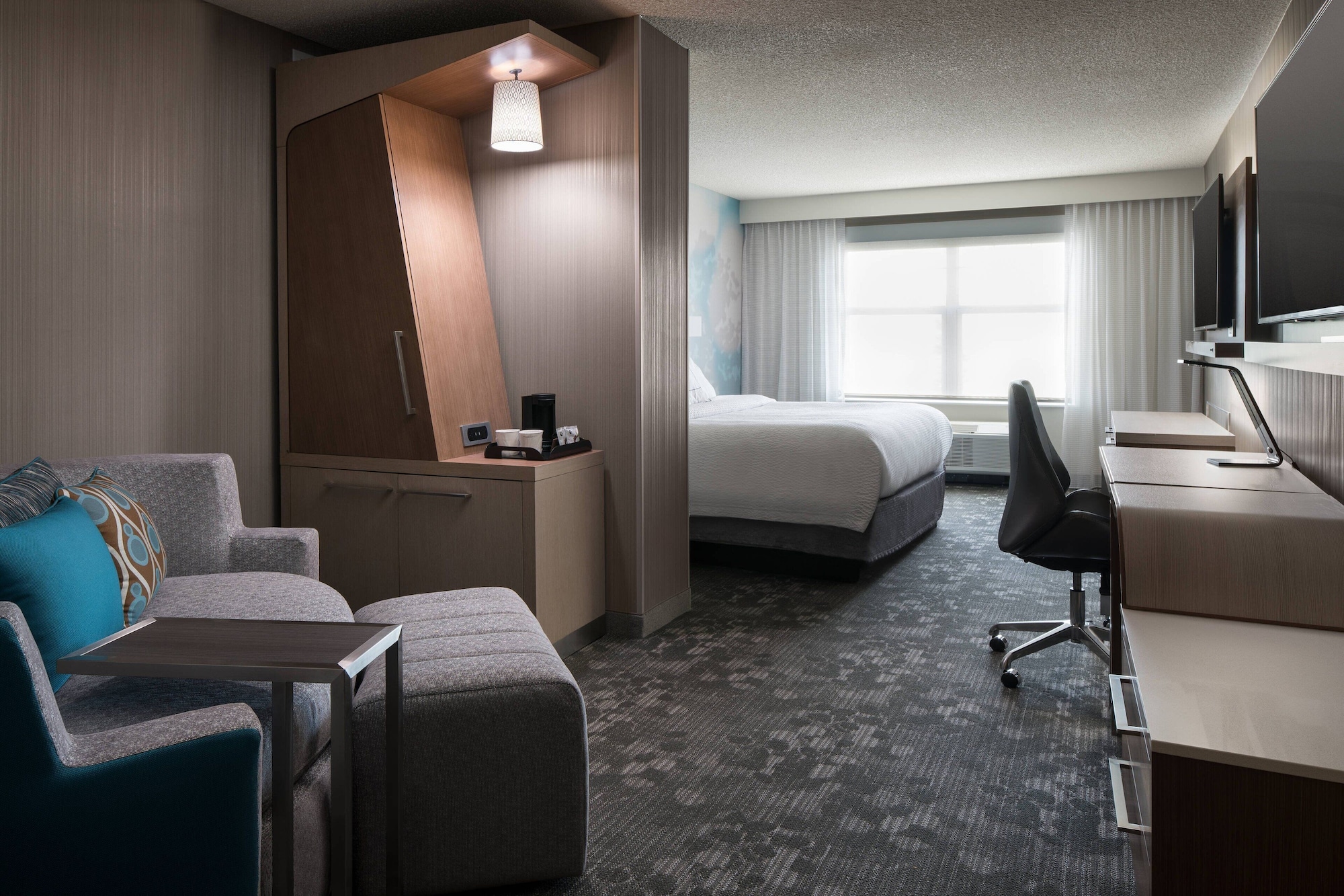 ROOM, KING BED