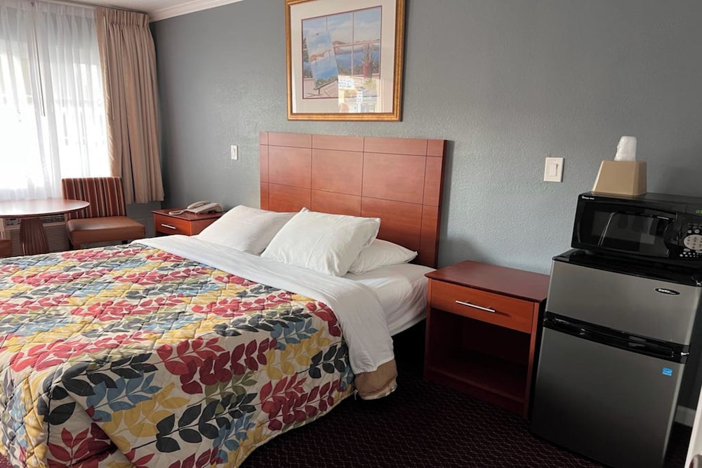 STANDARD, KING BED, ACCESSIBLE
