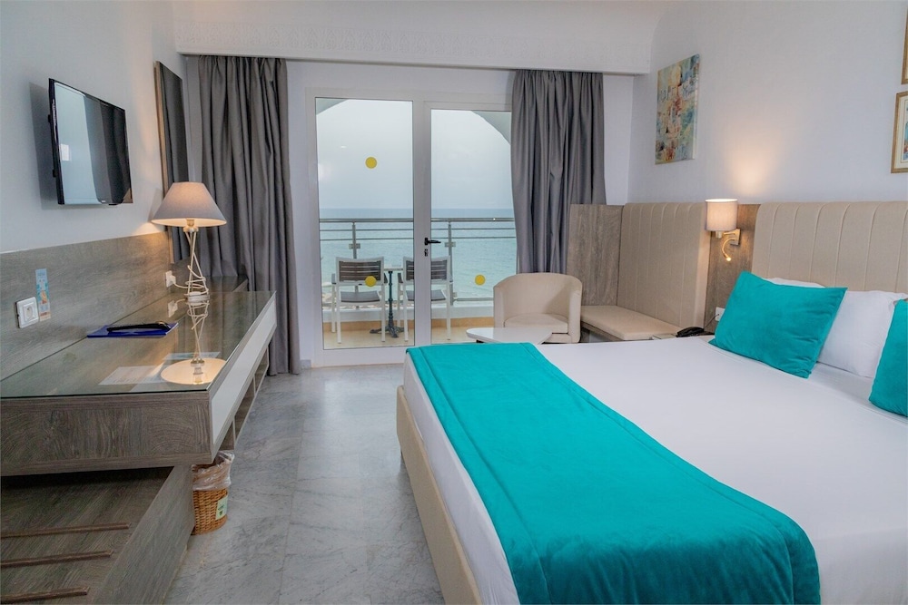 STANDARD, SEA VIEW