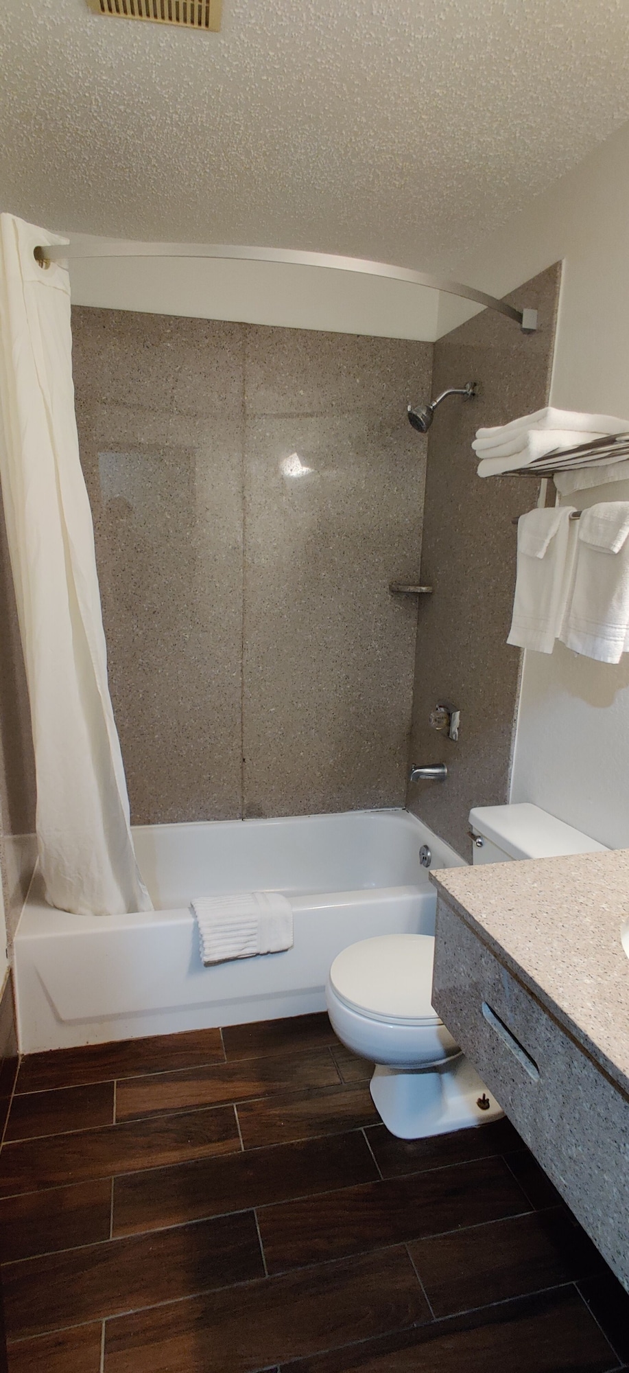 غرفة بسرير كوين، Super 8 By Wyndham Champaign 9/10