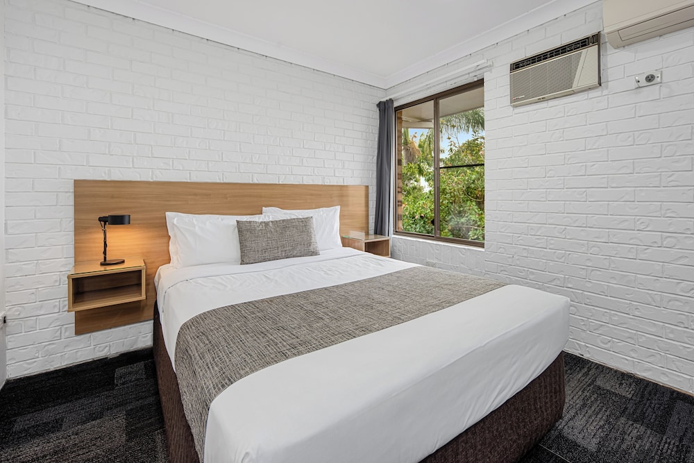 2 Bedrooms, Town House, Queen and Twin Beds