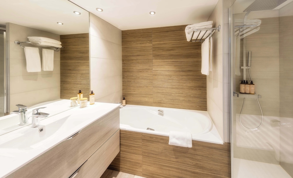 Relais and Chateaux Hotel La Reserve 35/37