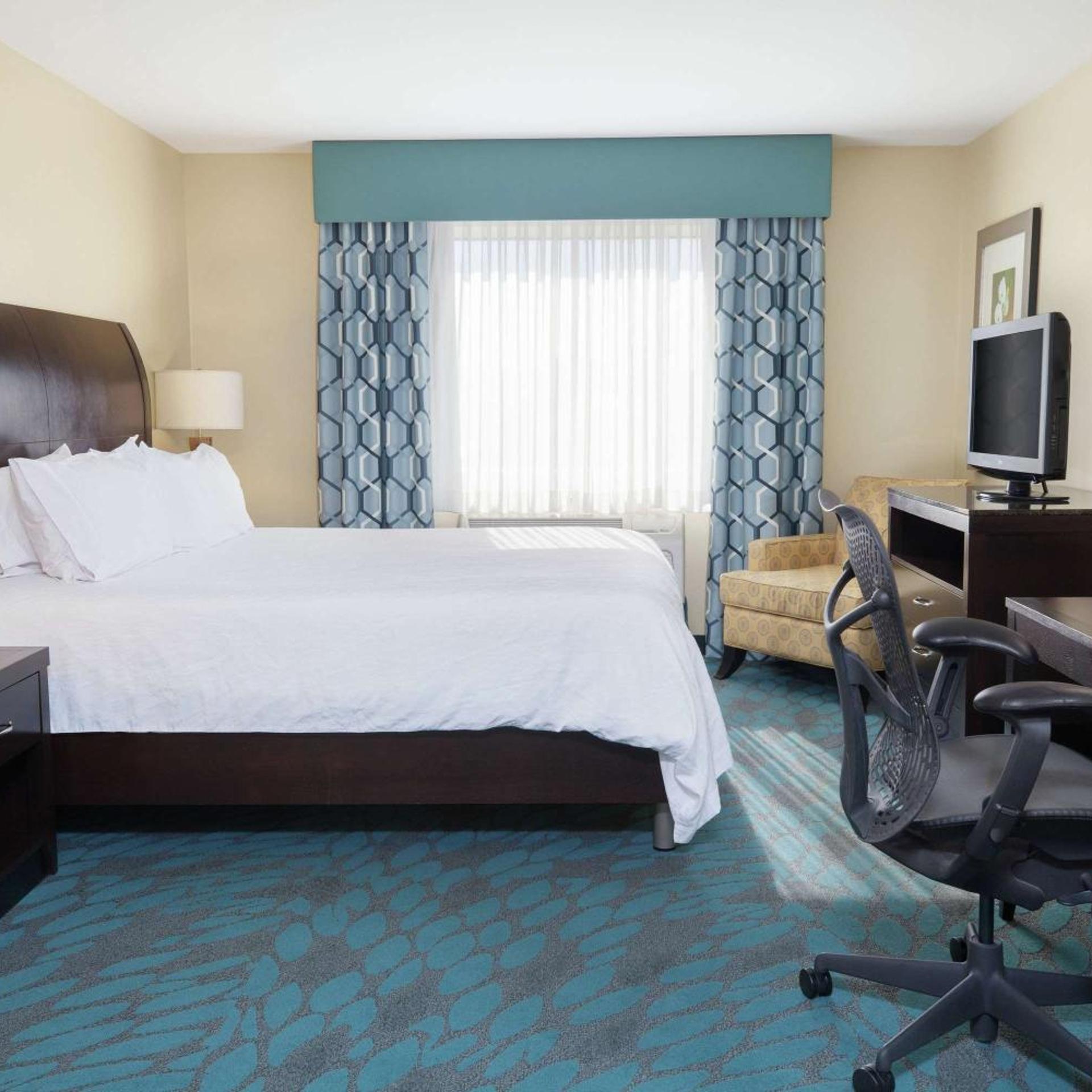 JUNIOR SUITE, KING BED, SOFA