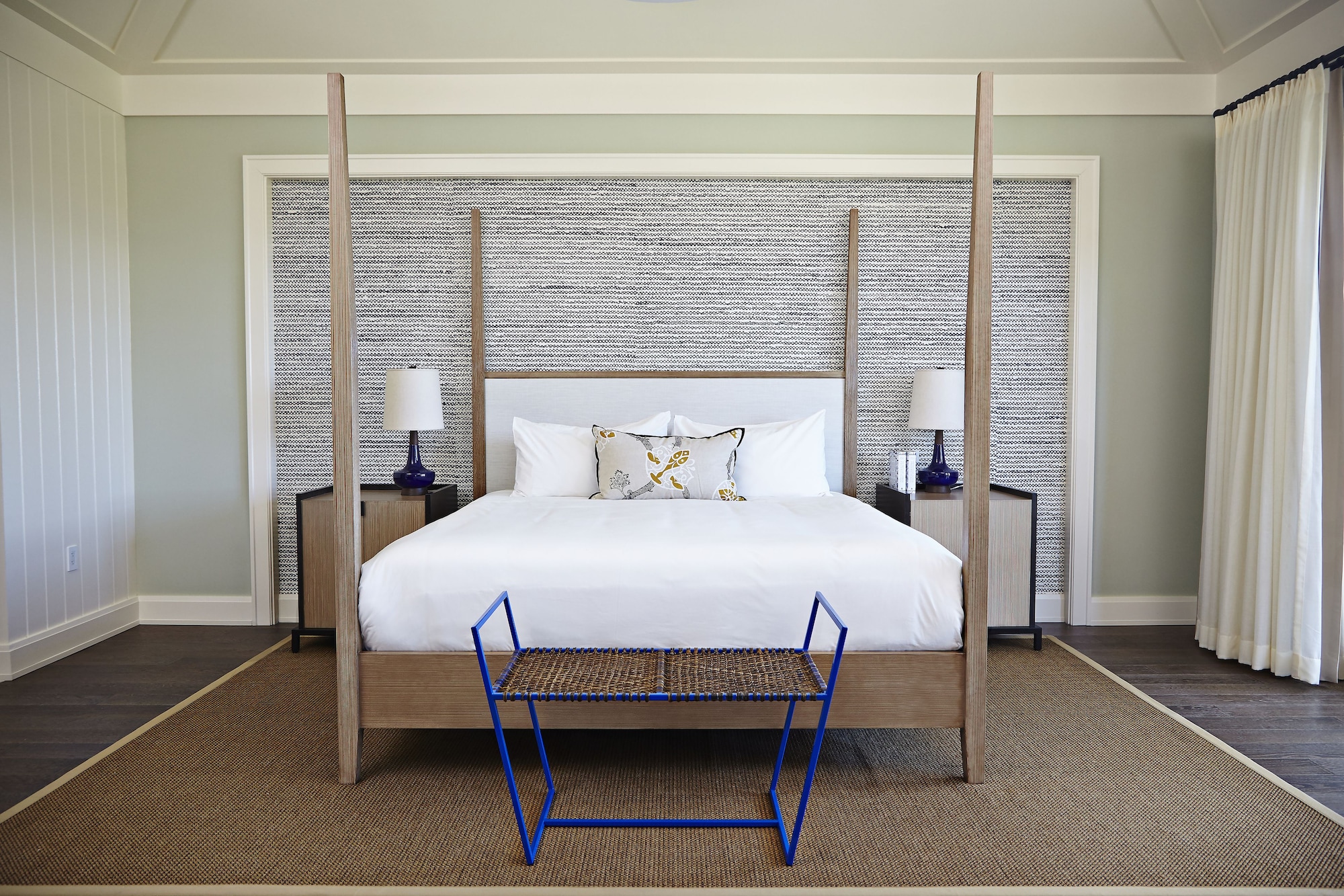 JUNIOR SUITE, KING BED, POOL VIEW, TERRACE