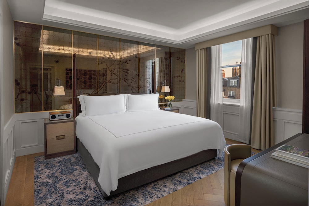 MAYFAIR, SUITE