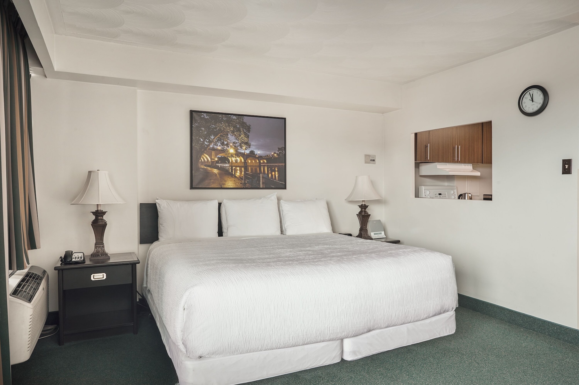 STUDIO, SUITE, KING BED