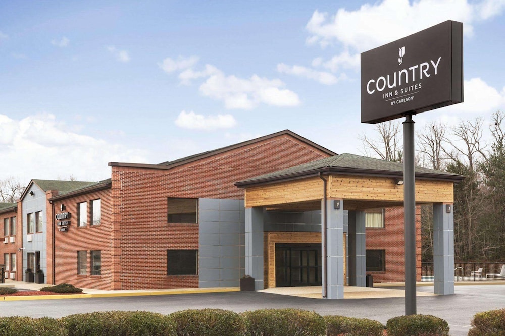 Country Inn and Suites by Radisson, Dahlgren-King George, VA 2/53