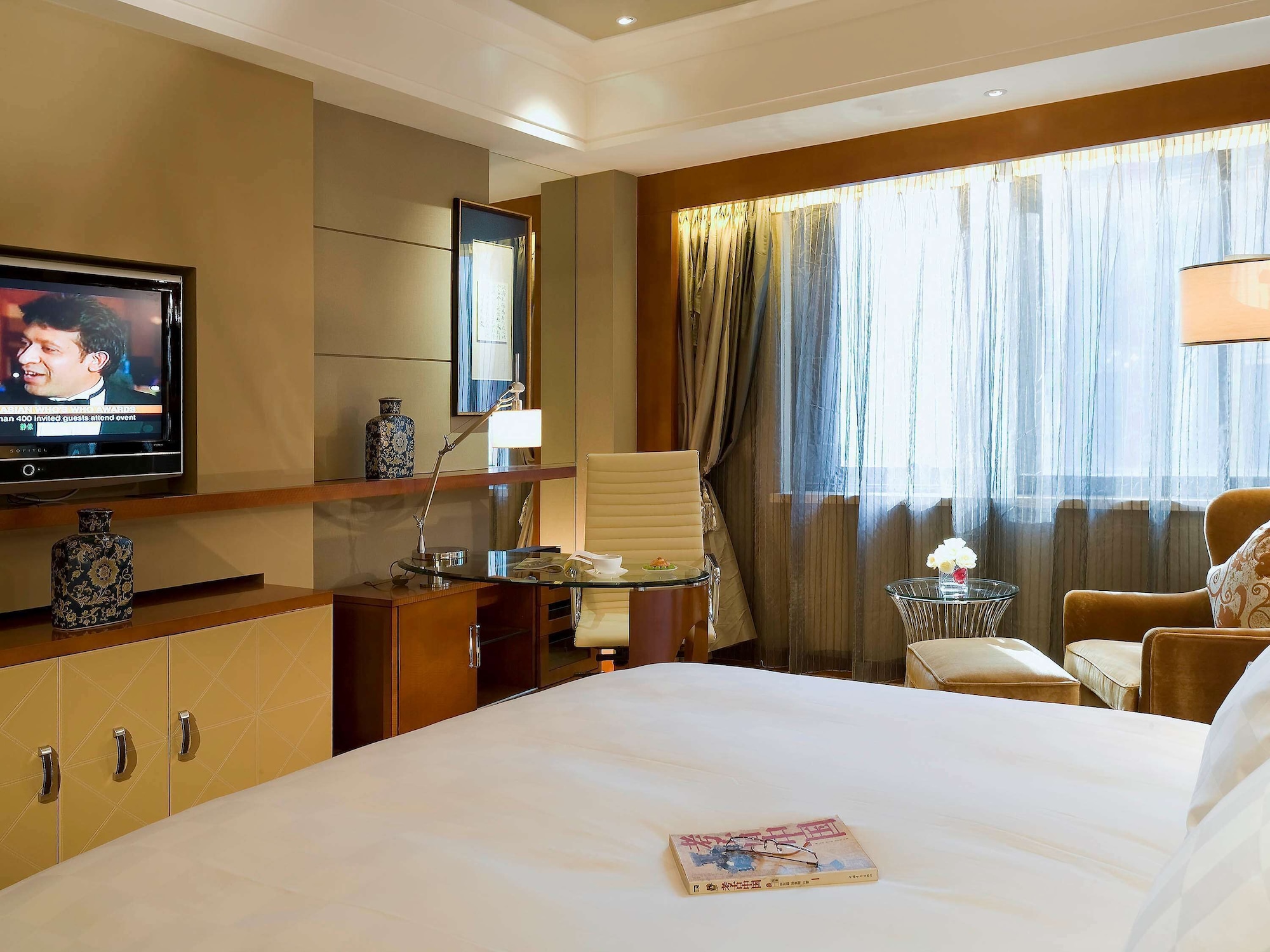 LUXURY, KING BED, CITY VIEW