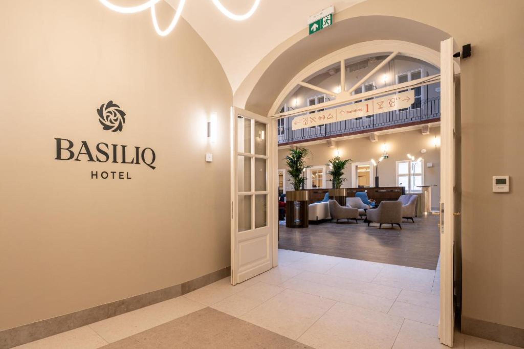 Basiliq Hotel 7/50