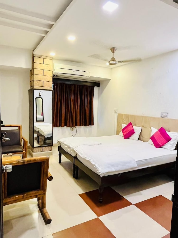 PATHIK HOTEL 5/32