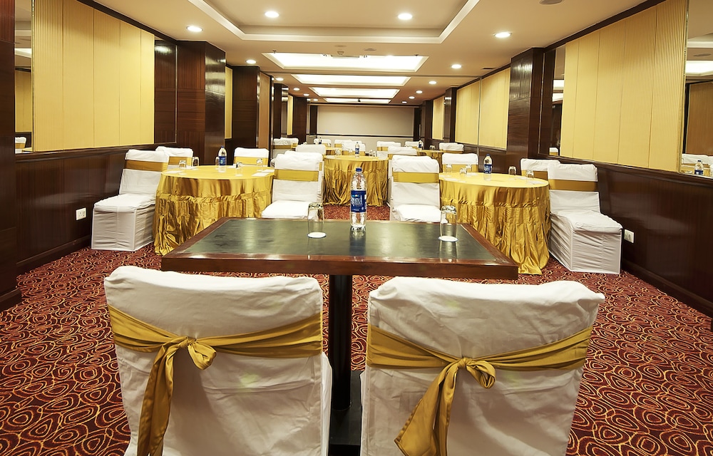 The Golden Plaza Hotel Spa 31/35