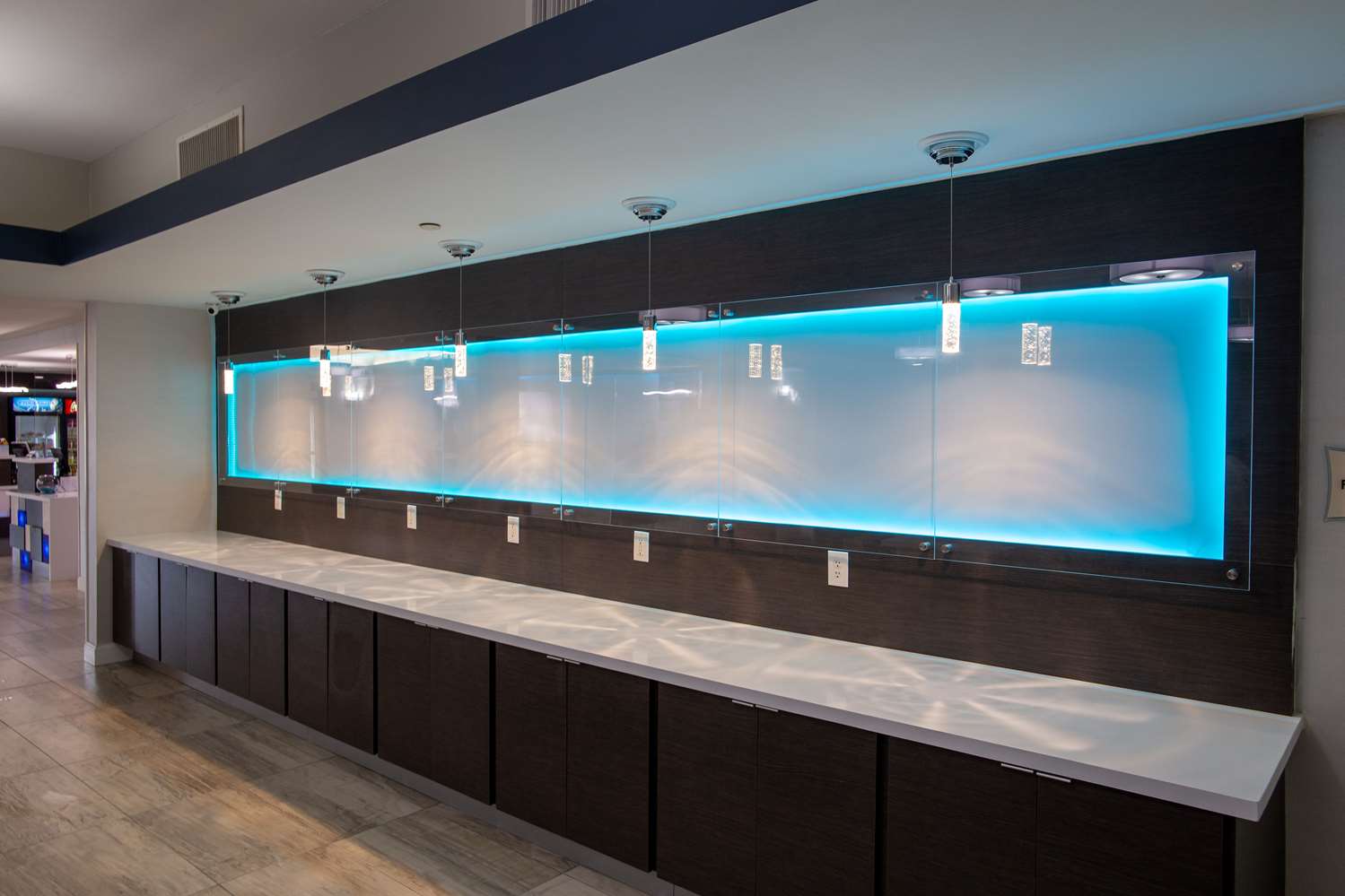 La Quinta Inn & Suites by Wyndham Houston East at Normandy 12/63