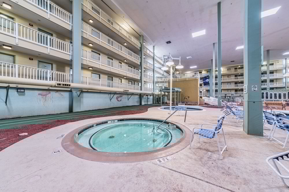 Hilton Head Resort 32/34