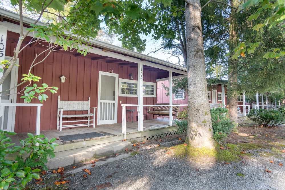 Highland Lake Inn & Resort 2/77