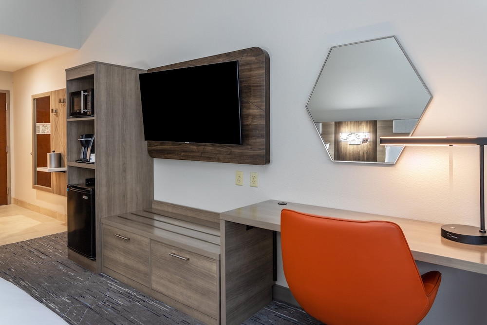 Holiday Inn Express Crystal River 36/59