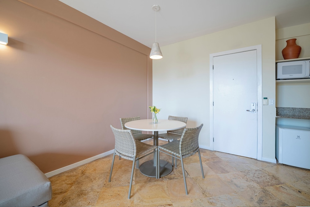 Suites Beach Park Resort 33/43