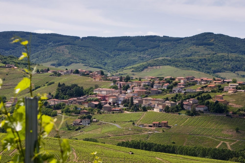 AUBERGE DE CLOCHEMERLE 44/54