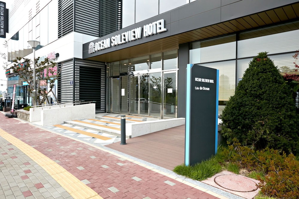 Ocean Soleview Hotel 50/57