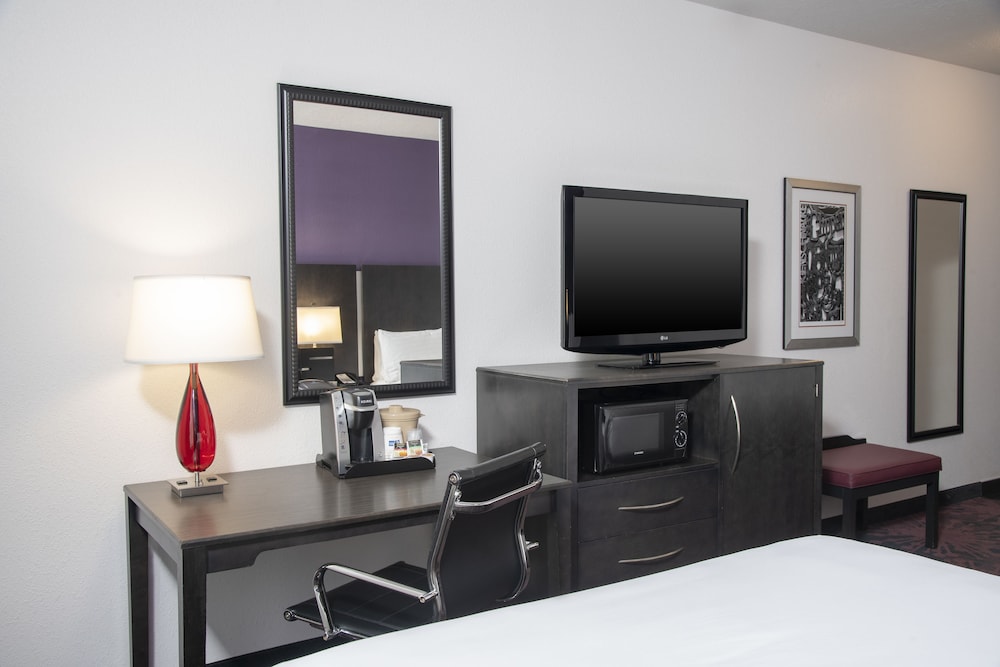 Holiday Inn Express Hotel Suites Columbus Polaris Parkway 67/77