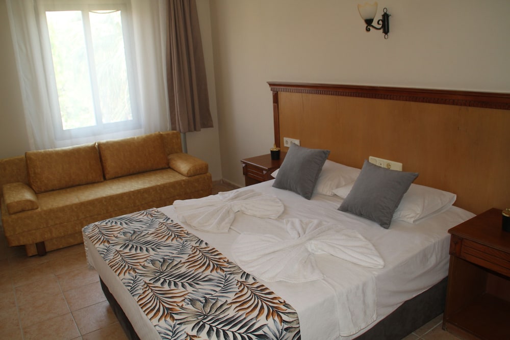 شقة عائلية بسرير فردي بإطلالة على الحديقة بغرفة نوم واحدة مع أريكة، Rosy Suites Hotel 7/9